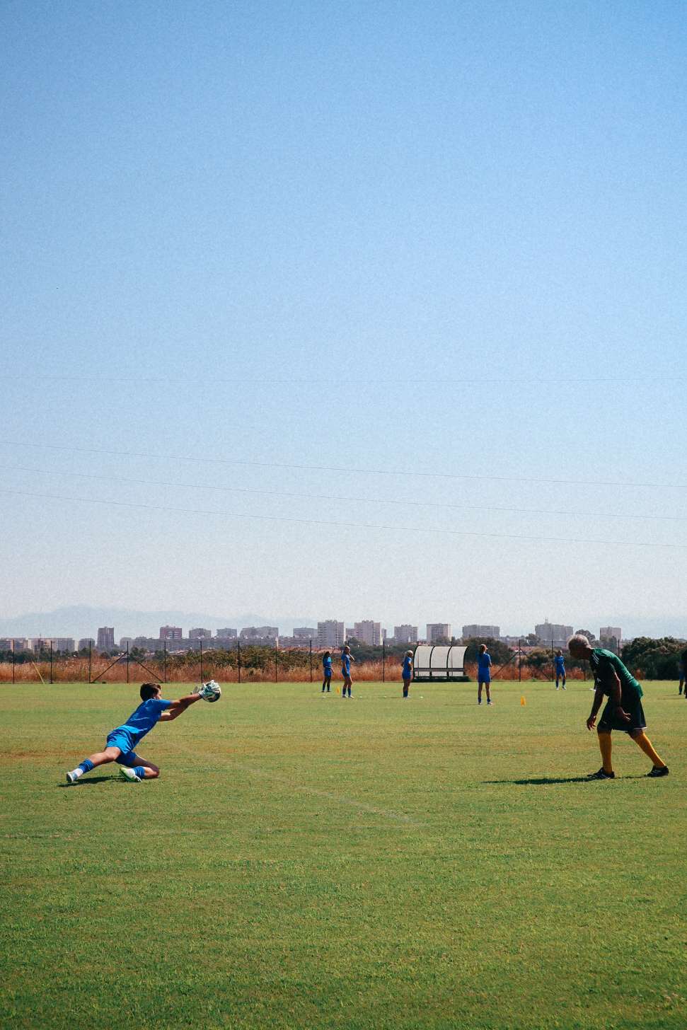 Keeper i aksjon på gressbanen