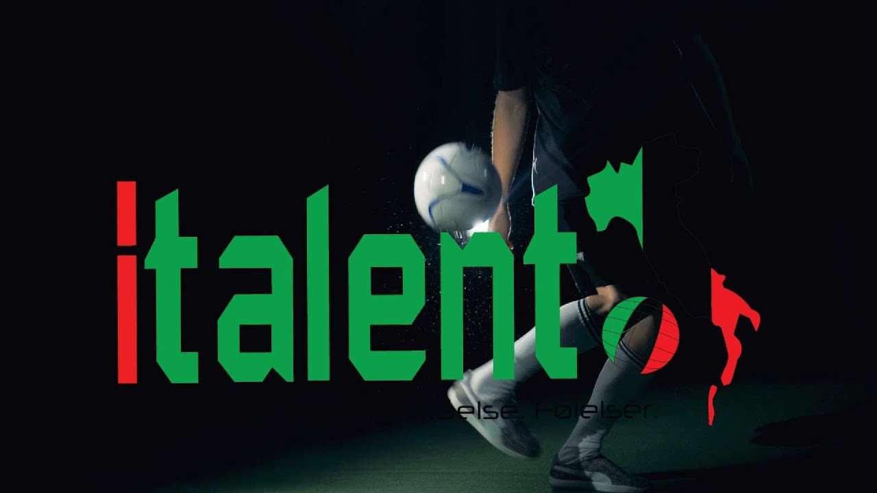 Italent-logoen over et bilde av en spiller med ball